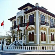 Karacaoğlan Edebiyat Müzesi ve Kütüphanesi (Dişçi Ethem Konağı)